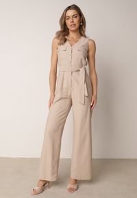 Born2be - Beżowy Wiskozowy Kombinezon Bez Rękawów z Wiązanym Paskiem w Stylu Safari Thitae. Okazja: do pracy, na co dzień. Kolor: beżowy. Materiał: wiskoza. Długość rękawa: bez rękawów. Styl: casual #1