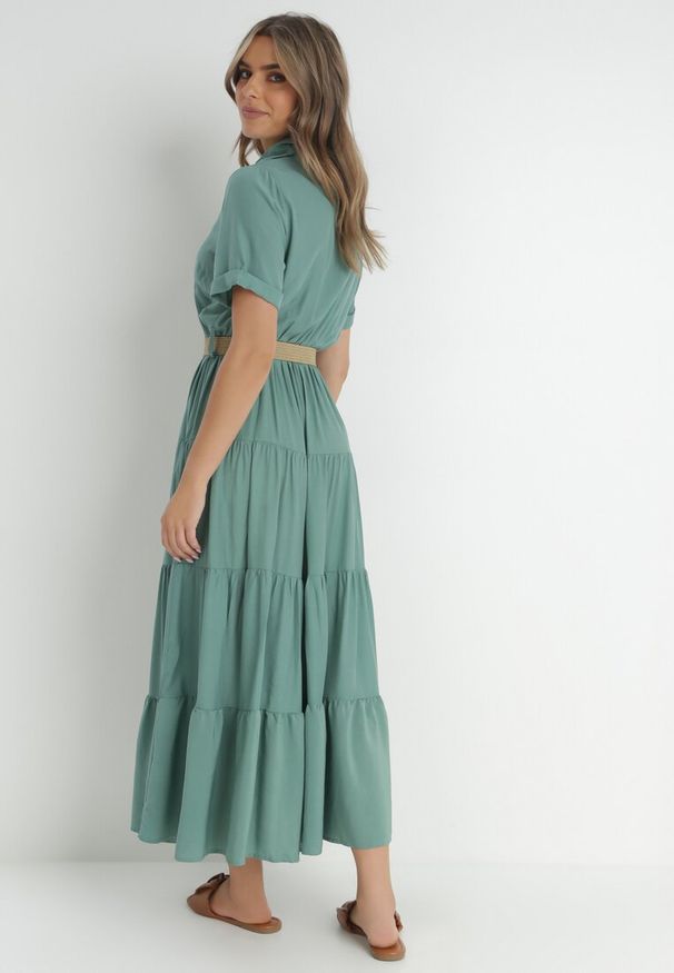 Born2be - Zielona Sukienka Granet. Kolor: zielony. Materiał: tkanina. Długość rękawa: krótki rękaw. Wzór: aplikacja, gładki. Typ sukienki: rozkloszowane. Styl: retro, klasyczny. Długość: maxi