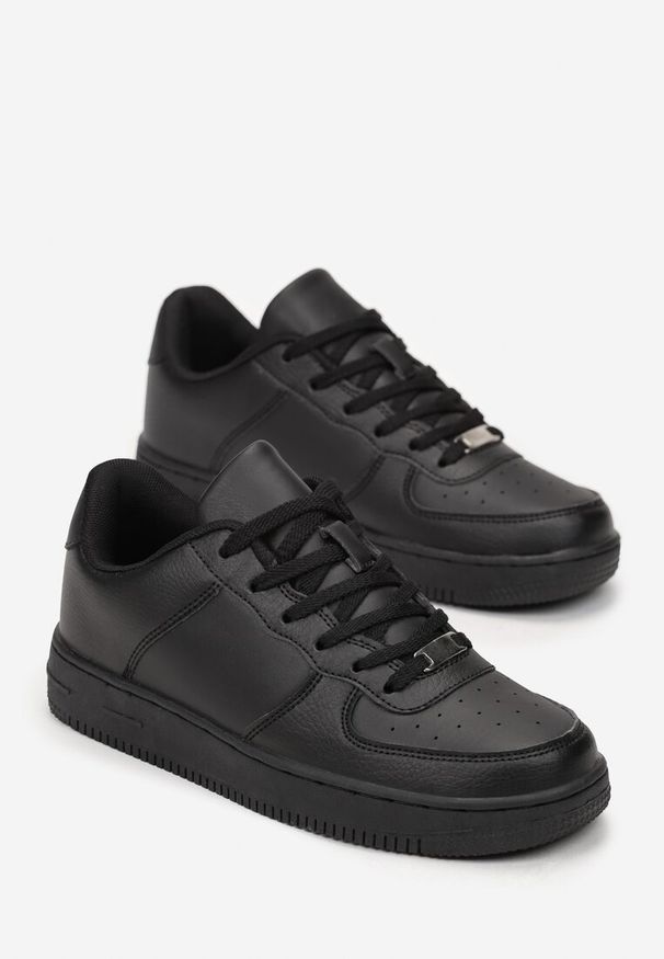 Renee - Czarne Sznurowane Sneakersy do Kostki Akema. Okazja: na co dzień. Nosek buta: okrągły. Zapięcie: sznurówki. Kolor: czarny. Materiał: materiał, skóra, jeans. Wzór: aplikacja. Obcas: na obcasie. Wysokość obcasa: niski