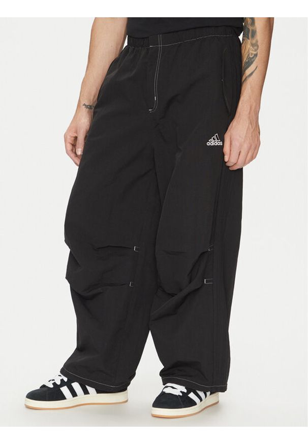 Adidas - adidas Spodnie dresowe Parachute JD5415 Czarny Loose Fit. Kolor: czarny. Materiał: syntetyk