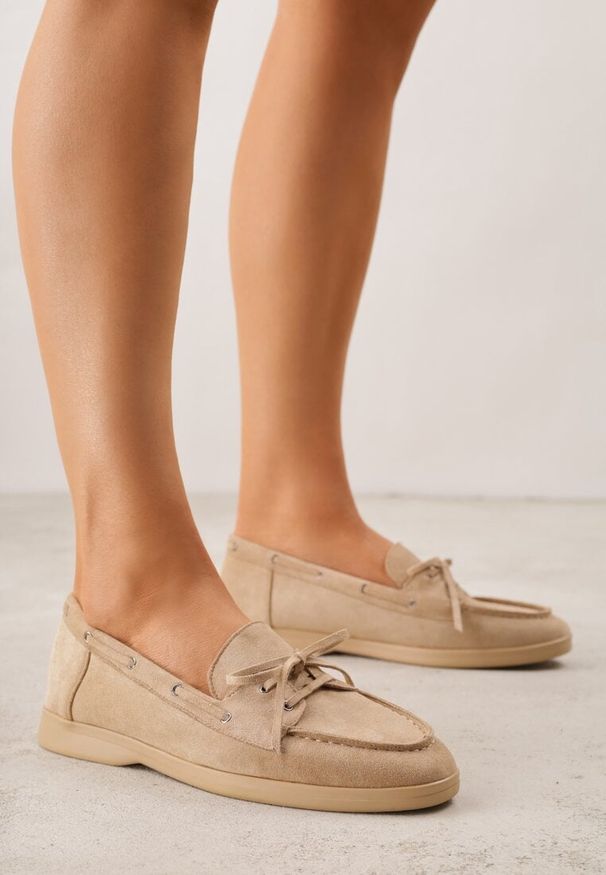 Born2be - Ciemnobeżowe Mokasyny Ozdobione Wiązaniem Fyrelerris. Okazja: na co dzień. Kolor: beżowy. Materiał: jeans. Wzór: aplikacja. Styl: casual, klasyczny