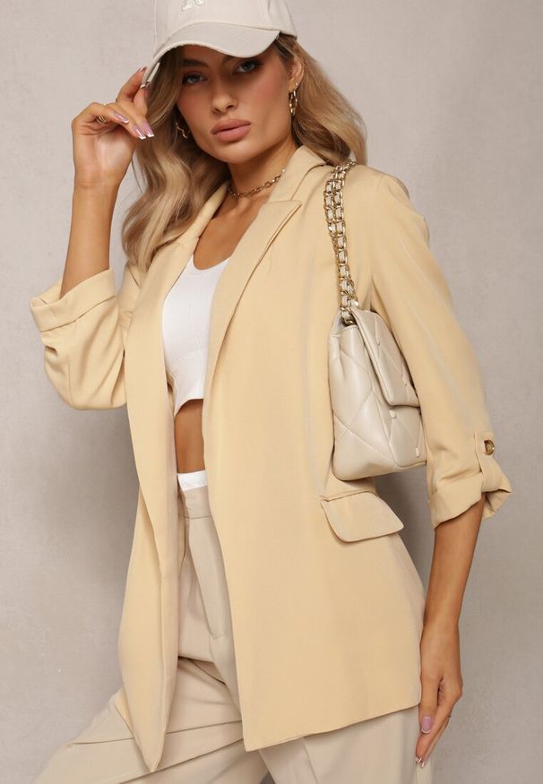 Renee - Beżowa Niezapinana Marynarka z Rękawami 3/4 i Kieszeniami na Klapy Farsana. Kolor: beżowy. Wzór: jednolity