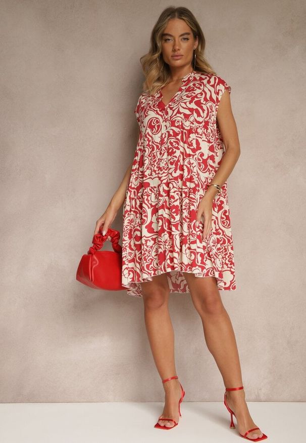 Renee - Czerwona Sukienka Oversize z Bawełny z Ornamentnym Wzorem Folazea. Okazja: na co dzień. Kolor: czerwony. Materiał: bawełna. Sezon: lato. Typ sukienki: oversize. Styl: elegancki, casual