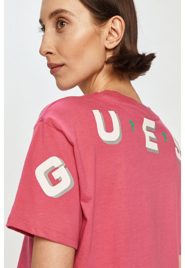 Guess - T-shirt. Okazja: na co dzień. Kolor: różowy. Materiał: dzianina. Styl: casual