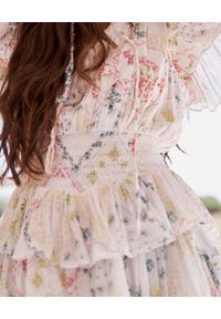 LOVE SHACK FANCY - Wzorzysta sukienka mini Audette. Kolor: biały. Materiał: bawełna. Typ sukienki: plisowane. Długość: mini #8