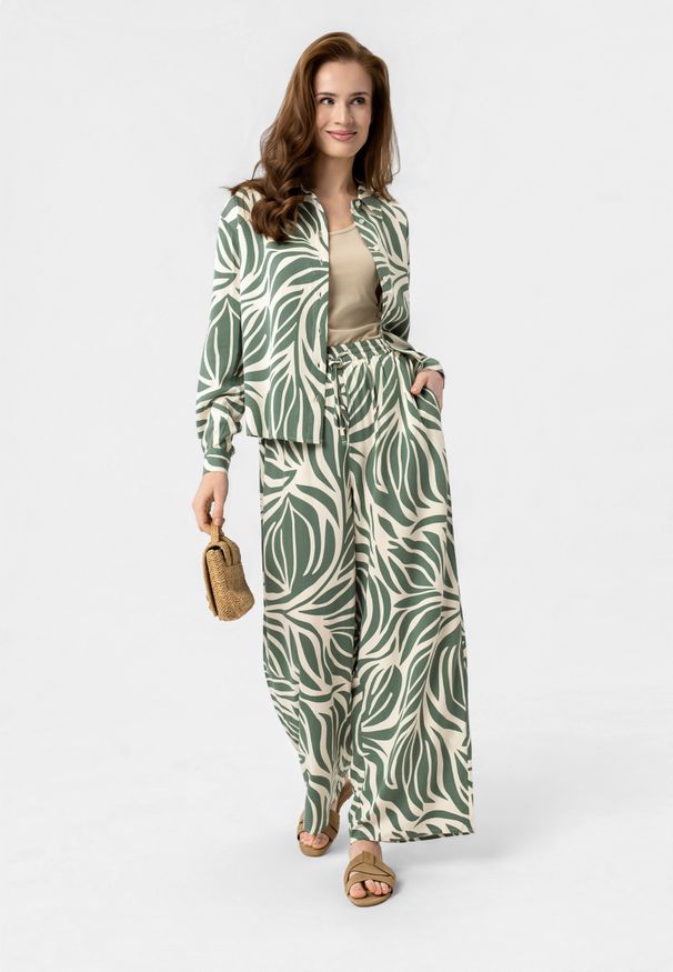 Volcano - Luźne spodnie z wzorem R-DOLANA. Kolor: zielony. Materiał: wiskoza, materiał. Sezon: wiosna, lato. Styl: klasyczny