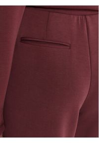 Guess Spodnie dresowe V4YB07 KCAY2 Bordowy Relaxed Fit. Kolor: czerwony. Materiał: syntetyk #4