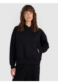 4f - 4F Bluza dresowa nierozpinana z kapturem damska - czarna XL. Okazja: na co dzień. Typ kołnierza: kaptur. Kolor: czarny. Materiał: dresówka. Wzór: gładki, ze splotem. Styl: casual, klasyczny, sportowy #1
