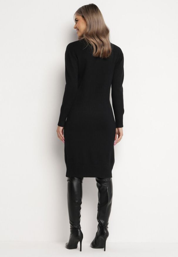 Born2be - Czarna Sweterkowa Sukienka Wełniana Midi z Golfem Doulcetta. Typ kołnierza: golf. Kolor: czarny. Materiał: wełna. Długość rękawa: długi rękaw. Styl: klasyczny. Długość: midi