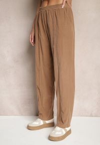 Renee - Brązowe Bawełniane Spodnie High Waist w Klasycznym Stylu Arivora. Okazja: na co dzień. Stan: podwyższony. Kolor: brązowy. Materiał: bawełna. Styl: klasyczny
