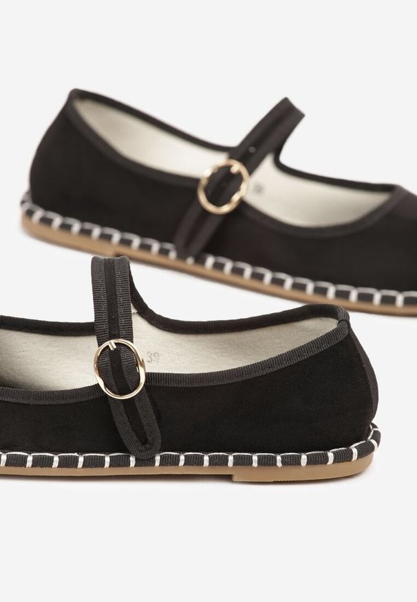 Born2be - Czarne Balerinki Espadryle z Paskiem Ozdobione Przeszyciami Firaniere. Okazja: na co dzień. Zapięcie: pasek. Kolor: czarny. Wzór: aplikacja. Sezon: lato. Styl: casual
