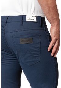 Wrangler - WRANGLER SPODNIE MĘSKIE GREENSBORO NAVY W15QGE114. Materiał: materiał #5