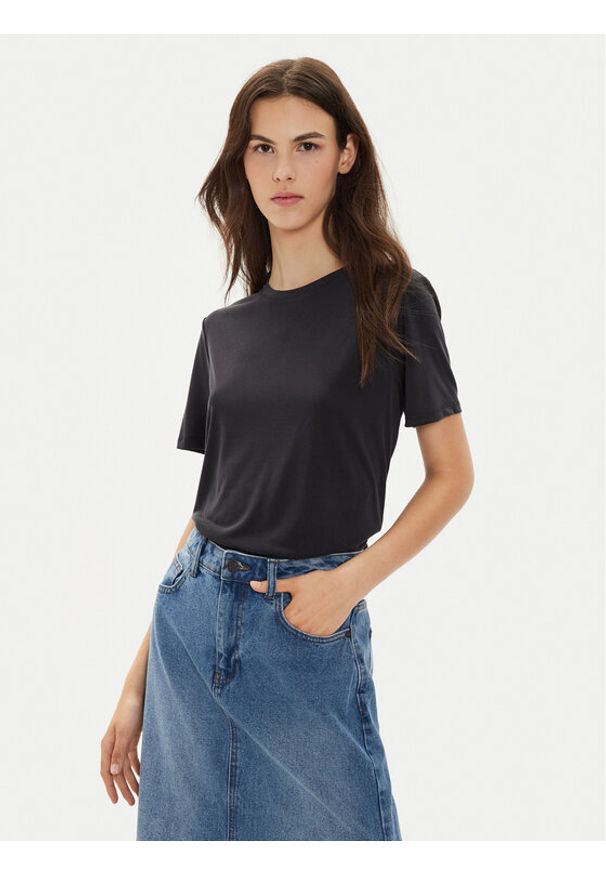 Pieces T-Shirt Anora 17148789 Czarny Regular Fit. Kolor: czarny. Materiał: syntetyk, wiskoza