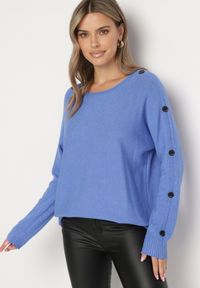 Born2be - Niebieski Sweter z Dodatkiem Bawełny i Wiskozy z Guzikami na Rękawach Ciasine. Okazja: na co dzień. Kolekcja: plus size. Kolor: niebieski. Materiał: wiskoza, bawełna. Długość rękawa: długi rękaw. Długość: długie. Styl: casual #6