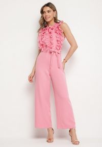 Born2be - Różowy Koktajlowy Kombinezon z Żabotem Szerokimi Nogawkami i Paskiem w Talii Uenelsea. Kolor: różowy. Styl: wizytowy #1