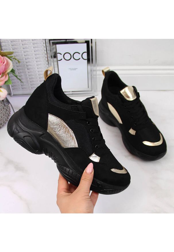 Navy dot - Sneakersy damskie na ukrytym koturnie czarne NAVY DOT. Okazja: na co dzień. Kolor: czarny. Materiał: zamsz. Obcas: na koturnie. Styl: sportowy, casual