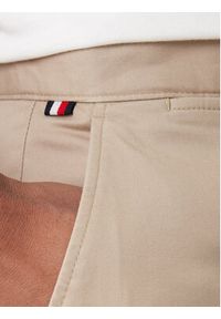 TOMMY HILFIGER - Tommy Hilfiger Chinosy Core Denton MW0MW41993 Beżowy Regular Fit. Kolor: beżowy. Materiał: bawełna #4