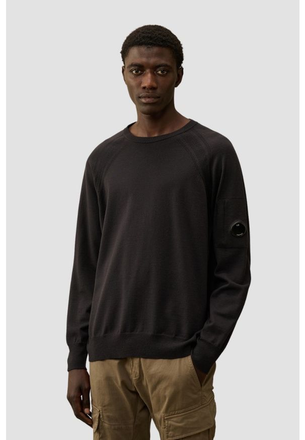 C.P. Company - C.P. COMPANY Czarny męski sweter Crew Neck, Rozmiar XXL. Kolor: czarny. Materiał: poliester, wełna, materiał