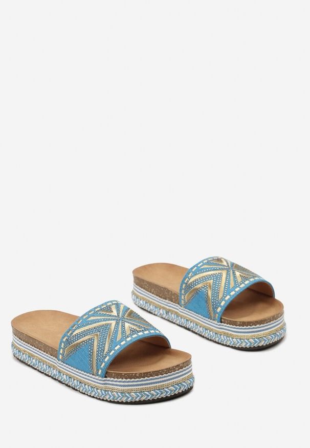 Born2be - Niebieskie Klapki na Korkowej Podeszwie z Plecionką w Stylu Boho z Cyrkoniami Criwila. Okazja: na co dzień. Kolor: niebieski. Materiał: jeans. Sezon: lato. Styl: boho