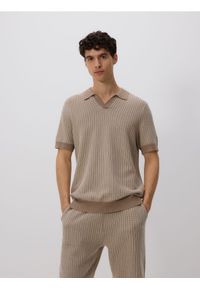 Reserved - Strukturalny sweter polo - beżowy. Kolor: beżowy. Materiał: bawełna, dzianina