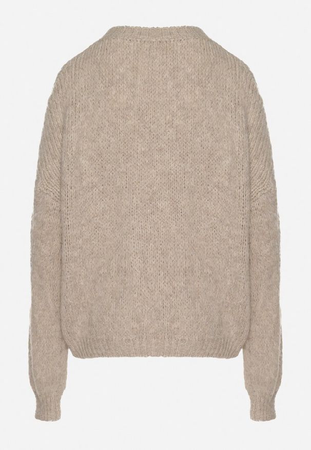 Born2be - Beżowy Sweter o Klasycznym Prostym Kroju z Domieszką Wełny i Wiskozy Sezisya. Okazja: na co dzień. Kolor: beżowy. Materiał: wiskoza, wełna. Długość rękawa: długi rękaw. Długość: długie. Wzór: aplikacja. Sezon: zima, jesień. Styl: klasyczny