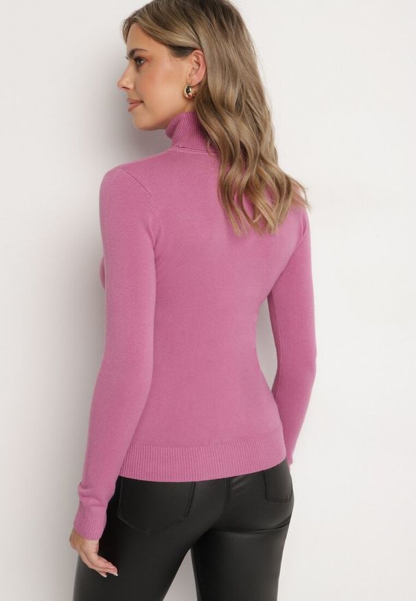 Born2be - Różowy Klasyczny Golf z Modalem i Wiskozą Linnoriela. Okazja: na co dzień. Typ kołnierza: golf. Kolor: różowy. Materiał: wiskoza. Długość rękawa: długi rękaw. Długość: długie. Wzór: bez wzorów. Styl: klasyczny