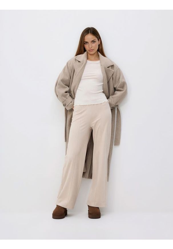 Reserved - Spodnie z przeszyciem - kremowy. Kolor: kremowy. Materiał: dzianina