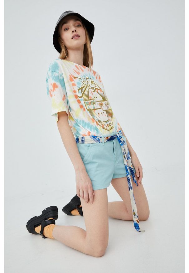 Superdry szorty damskie kolor turkusowy gładkie medium waist. Okazja: na co dzień. Kolor: turkusowy. Materiał: bawełna, tkanina. Wzór: gładki. Styl: casual