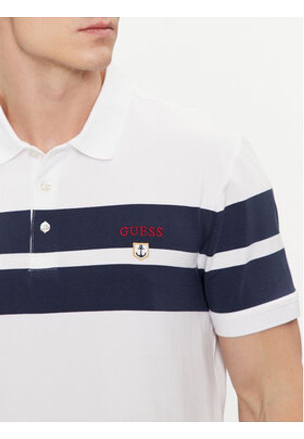 Guess Polo M4GP10 KC741 Biały Regular Fit. Typ kołnierza: polo. Kolor: biały. Materiał: bawełna
