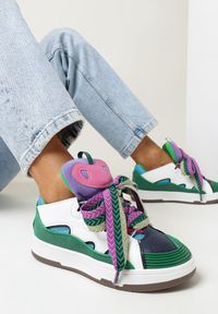 Born2be - Zielone Sneakersy z Ozdobnym Sznurowaniem i Szerokim Językiem Vessy. Kolor: zielony