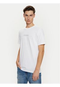 Calvin Klein Jeans T-Shirt Minimal Logo J30J327075 Biały Regular Fit. Kolor: biały. Materiał: bawełna