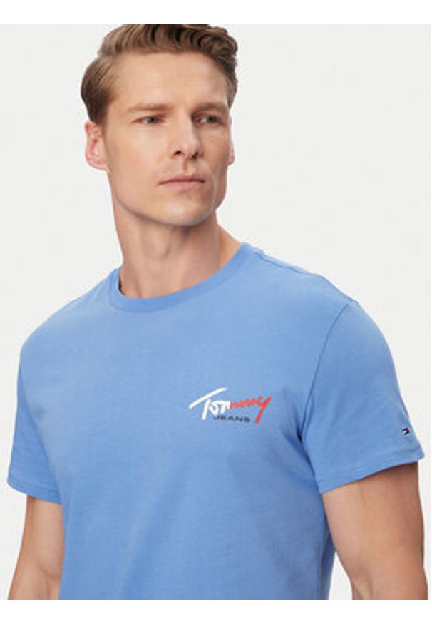 Tommy Jeans T-Shirt DM0DM22538 Niebieski Slim Fit. Kolor: niebieski. Materiał: bawełna