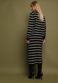 Born2be - Czarny Komplet z Wiskozą Bluzka z Guzikami i Spódnica w Paski Asirrise. Kolor: czarny. Materiał: wiskoza. Wzór: paski #6
