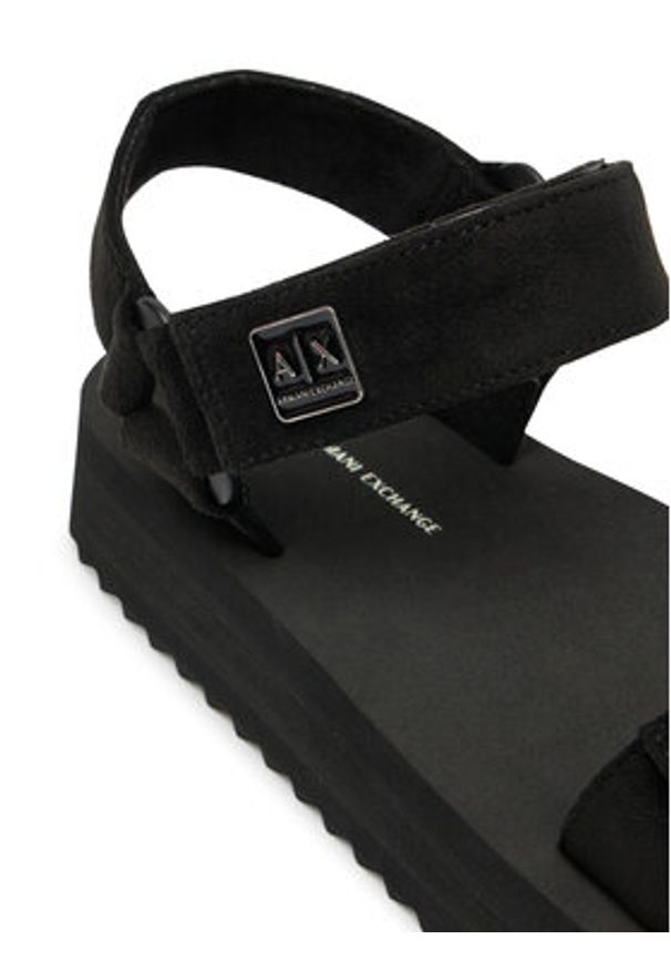 Armani Exchange Sandały XDP064 XV928 00002 Czarny. Kolor: czarny. Materiał: materiał