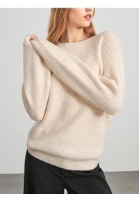 Sinsay - Sweter z miękkiej dzianiny - beżowy. Kolor: beżowy. Materiał: dzianina #1