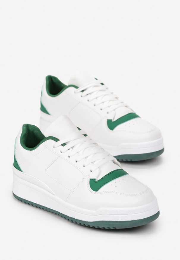 Renee - Biało-Zielone Sneakersy z Perforacją na Nosku i Wstawkami na Zapiętku Favisi. Kolor: biały. Wzór: kolorowy, aplikacja