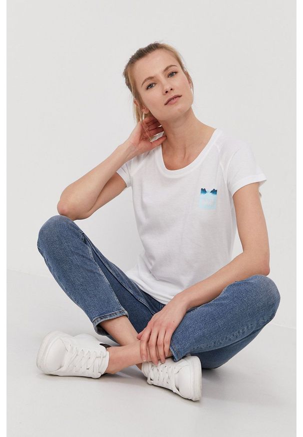 Helly Hansen - T-shirt. Okazja: na co dzień. Kolor: biały. Materiał: dzianina. Wzór: gładki. Styl: casual