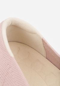 Renee - Różowe Czółenka VICES na Niskim Obcasie z Elastycznej Dzianiny z Amortyzującą Wkładką Zaehira. Nosek buta: szpiczasty. Kolor: różowy. Materiał: dzianina. Szerokość cholewki: normalna. Obcas: na obcasie. Wysokość obcasa: niski #6