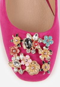 Born2be - Fuksjowe Czółenka Vices na Obcasie ze Skórzaną Wkładką z Cyrkoniami Fonarieth. Okazja: na co dzień, do pracy. Zapięcie: bez zapięcia. Kolor: różowy. Wzór: aplikacja. Materiał: skóra. Sezon: wiosna, lato. Obcas: na obcasie. Styl: casual, klasyczny, elegancki. Wysokość obcasa: średni #6