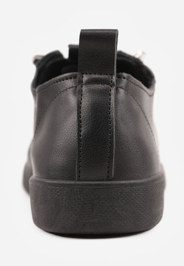 Born2be - Czarne Wsuwane Tenisówki z Perforacją i Podeszwą z Bieżnikiem Illanya. Okazja: na co dzień. Zapięcie: bez zapięcia. Kolor: czarny. Materiał: jeans. Szerokość cholewki: normalna. Styl: klasyczny, casual