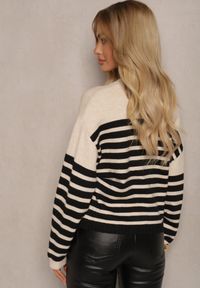 Renee - Jasnobeżowy Zapinany Kardigan w Paski z Wiskozowej Dzianiny Filaria. Kolor: beżowy. Materiał: dzianina, wiskoza. Wzór: paski