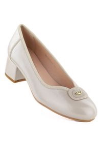 POTOCKI - Czółenka damskie półbuty na klocku beżowe Potocki SZ12788. Kolor: beżowy. Materiał: skóra ekologiczna. Obcas: na obcasie. Wysokość obcasa: średni #1