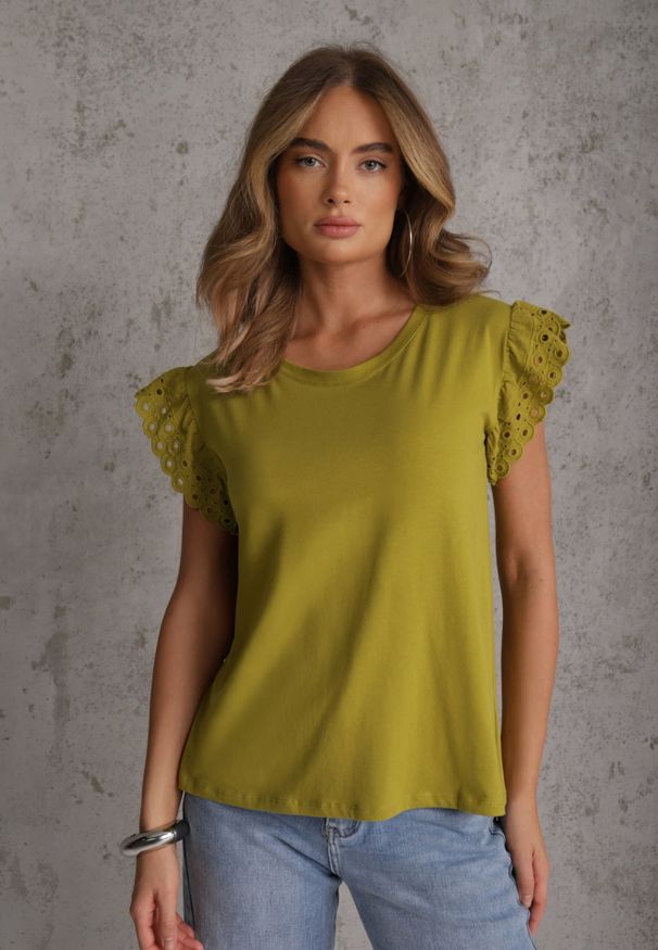 Renee - Ciemnozielona Bawełniana Bluzka z Krótkim Rękawem z Ażurowej Falbanki Voanira. Okazja: na co dzień. Typ kołnierza: kołnierz z falbankami. Kolor: zielony. Materiał: bawełna. Długość rękawa: krótki rękaw. Długość: krótkie. Wzór: ażurowy. Styl: elegancki, casual