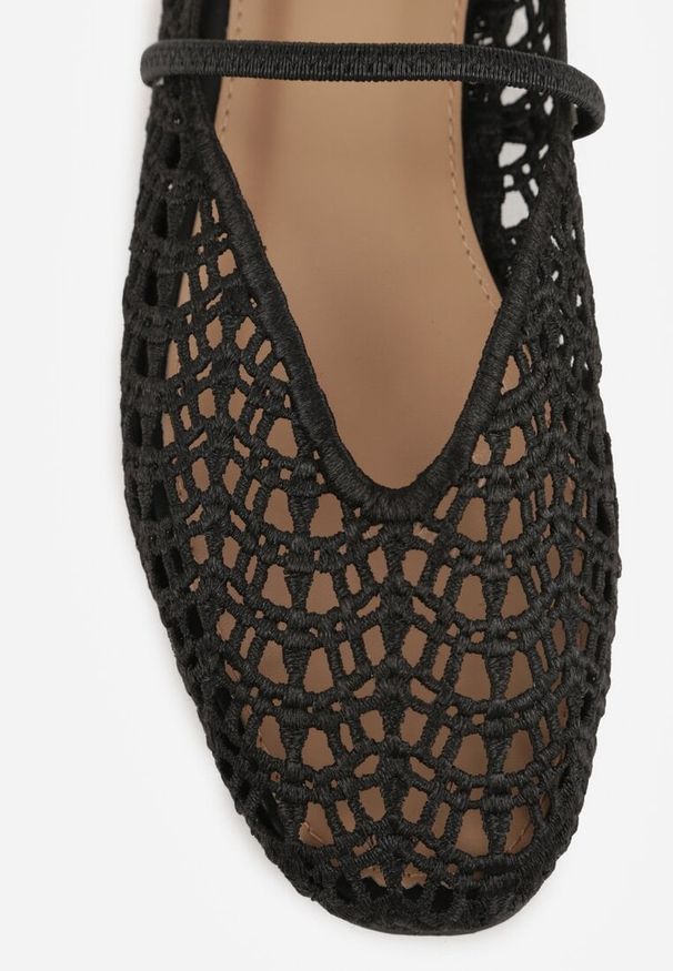 Renee - Czarne Balerinki Mary Jane z Ażurową Cholewką Imitującą Plecionkę Timina. Zapięcie: bez zapięcia. Kolor: czarny. Szerokość cholewki: normalna. Wzór: ażurowy. Sezon: wiosna. Styl: boho