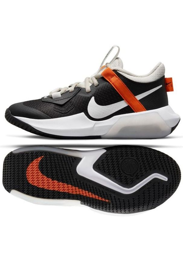 Buty do koszykówki Nike Air Zoom Coossover Jr DC5216 004 czarne czarne. Kolor: czarny. Materiał: tkanina, syntetyk, guma. Szerokość cholewki: normalna. Model: Nike Zoom. Sport: koszykówka