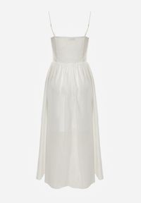 Renee - Biała Rozkloszowana Sukienka z Bawełny na Ramiączka Zdobiona Haftem Adozaphaura. Okazja: na co dzień, na randkę, na imprezę. Typ kołnierza: dekolt gorset. Kolor: biały. Wzór: aplikacja, haft. Typ sukienki: rozkloszowane, gorsetowe. Materiał: bawełna. Długość rękawa: na ramiączkach. Sezon: lato. Styl: casual #4