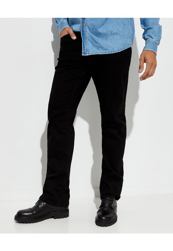 Versace Jeans Couture - VERSACE JEANS COUTURE - Czarne spodnie jeansowe. Kolor: czarny