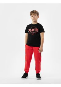 4f - Spodnie dresowe joggery chłopięce. Okazja: na co dzień. Kolor: czerwony. Materiał: dresówka. Styl: casual #1