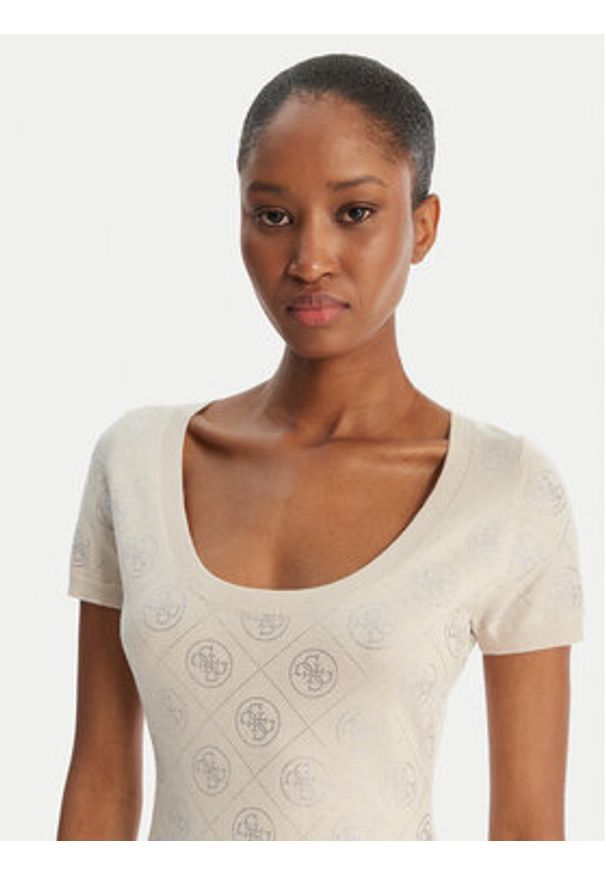 Guess Sukienka dzianinowa W6RK92 Z3JD2 Beżowy Regular Fit. Kolor: beżowy. Materiał: syntetyk