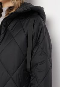 Born2be - Czarna Długa Kurtka Pikowana Płaszcz z Nieodpinanym Kapturem Rordanos. Kolor: czarny. Długość rękawa: długi rękaw. Długość: długie #3